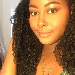 Meet your Posher, Anne m.